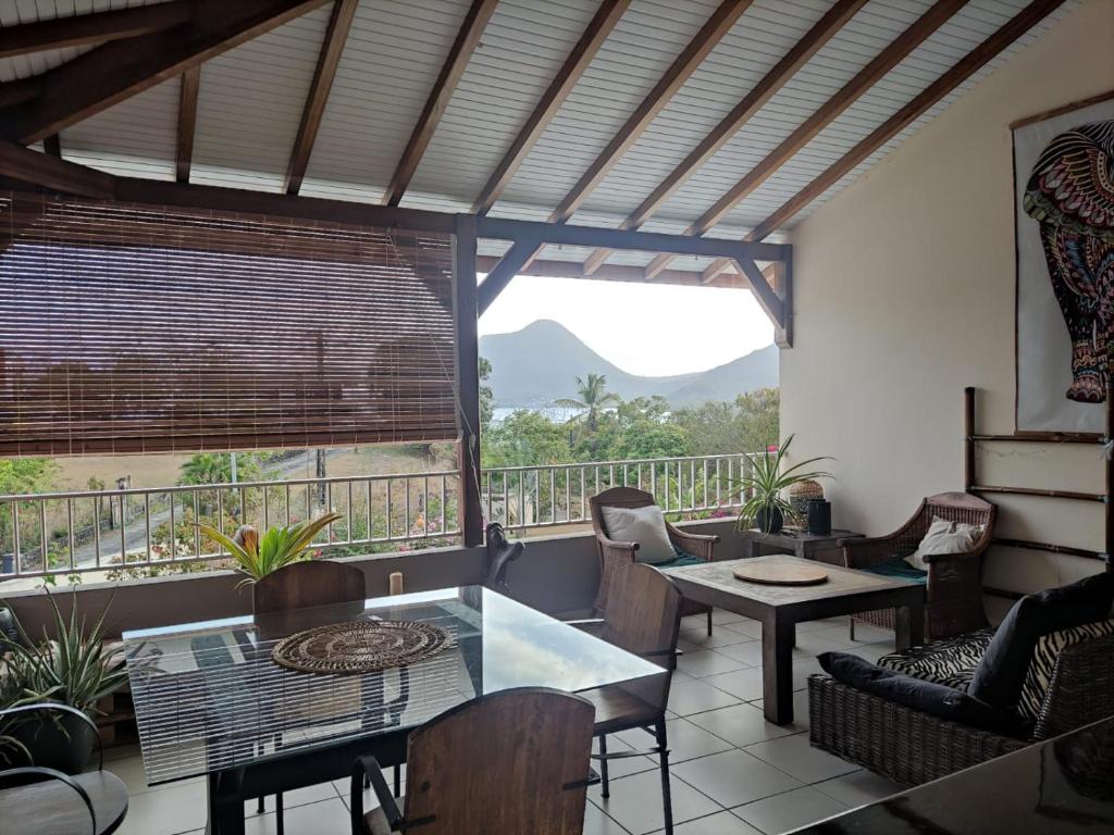 Duplex de standing - Appartement moderne 120m² avec vue sur mer en Martinique, à 4 minutes de la plage